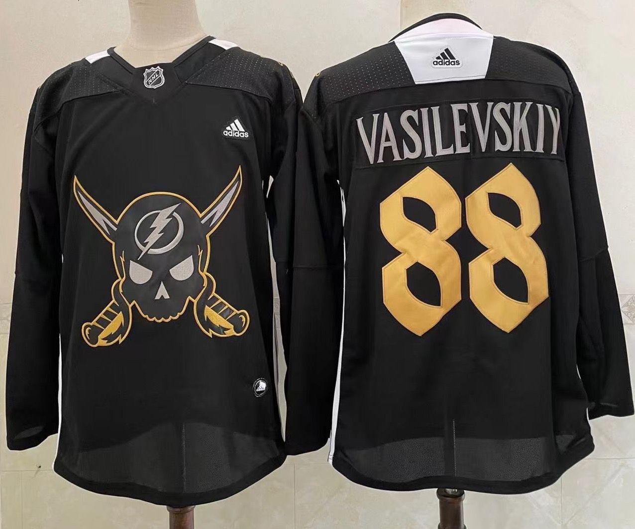 mens-tampa-bay-lightning-andrei-vasilevskiy-88-black-jersey-my7z29frictw_0.jpeg